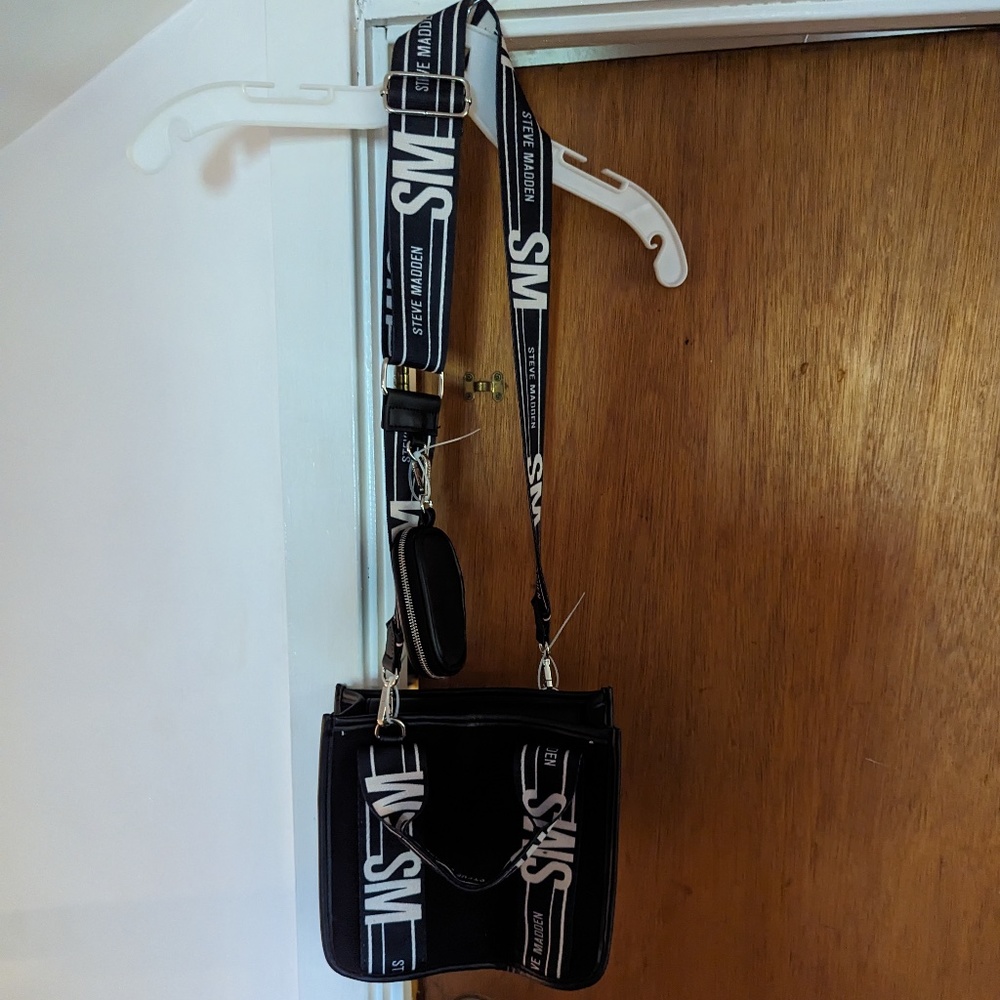 STEVE MADDEN BLACK & WHITE CROSSBODY BAG W/ BONUS ATTACHED COIN SMALL BAG